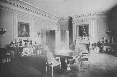 A principle which can be applied to both large and small
houses is shown in the beauty of the panel spacing and the adequate
support of the cornice by the pilasters
