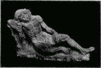 93. Thonfigur eines schlafenden J&uuml;nglings von Verrocchio.