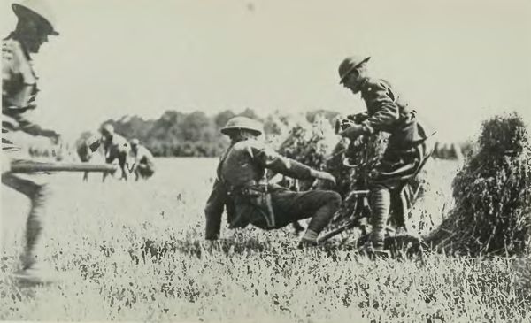 Canadian Machine Gun Section Getting Their Guns Into
Action