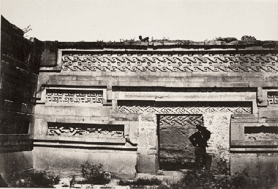 Grand Palais, &agrave; Mitla, interieur de la cour