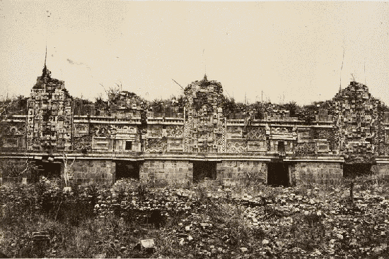 Palais Des Nonnes, &agrave; Uxmal, fa&ccedil;ade de l'aile Nord.