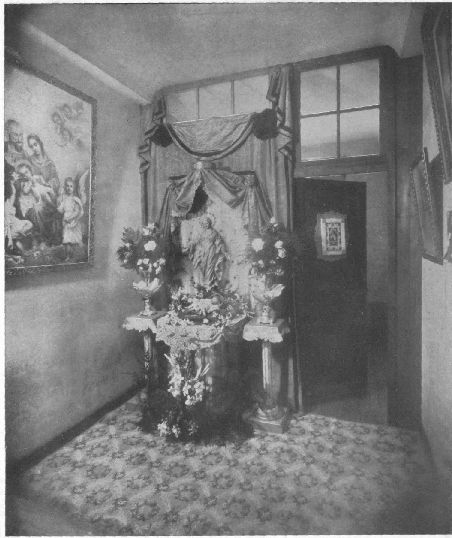 ORATOIRE

o� se trouve actuellement la �Vierge de la chambre de Th�r�se�.