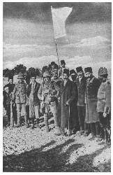The actual surrender of Jerusalem, Dec. 9, 1917, when two
British outposts met the Mayor (carrying a cane) and his party with the
white flag. The formal surrender took place next day.
(� American Colony Photographers)