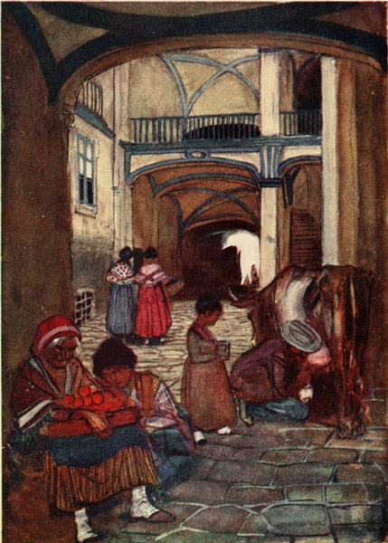 NAPLES&mdash;COURTYARD IN THE OLD TOWN