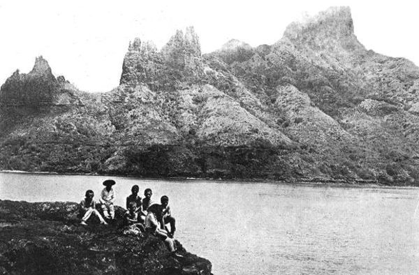 "Hatiheu, the most sublime combination of mountain, vale and sea that my eyes
have ever rested upon" 