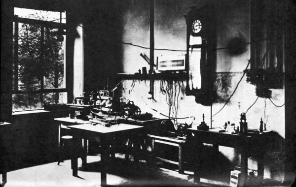 Roentgen&rsquo;s laboratory