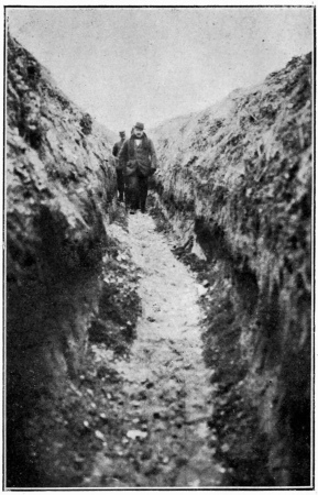 BLASCO VISITANT, EN 1914, LES PREMIÈRES TRANCHÉES DU
FRONT EST